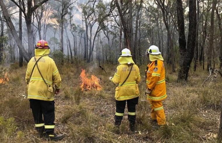 Petugas pemadam kebakaran sukarela Australia yang tegang merasa sulit untuk berhenti, bahkan untuk Natal