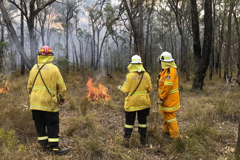 Petugas pemadam kebakaran sukarela Australia yang tegang merasa sulit untuk berhenti, bahkan untuk Natal