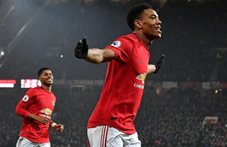 Sepak Bola: Martial mencetak dua gol saat Man United menghancurkan Newcastle