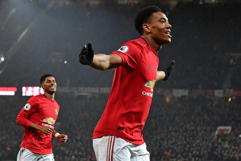 Sepak Bola: Martial mencetak dua gol saat Man United menghancurkan Newcastle