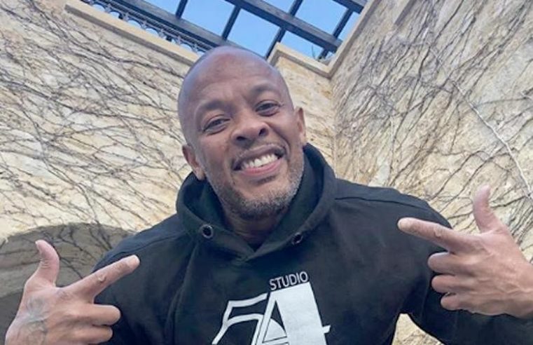 Rapper Dr Dre dinobatkan sebagai musisi berpenghasilan tertinggi dekade ini, dengan $ 1.28 miliar