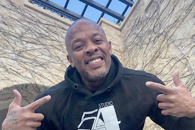 Rapper Dr Dre dinobatkan sebagai musisi berpenghasilan tertinggi dekade ini, dengan $ 1.28 miliar