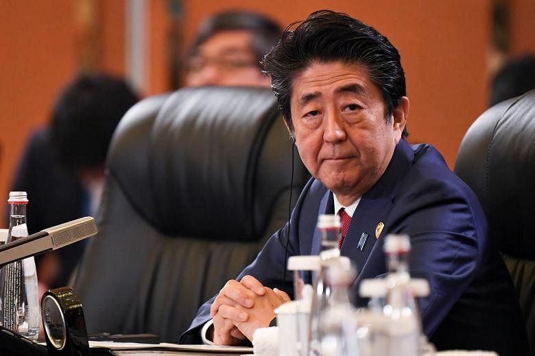 Perdana Menteri Terlama di Jepang Shinzo Abe menghadapi tahun 2020 yang tertatih-tatih oleh skandal