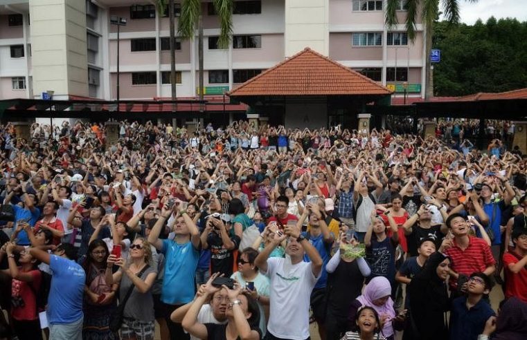 ‘Pengalaman yang sangat berbeda’ daripada di masa kampung: Nenek di pesta melihat gerhana Ang Mo Kio