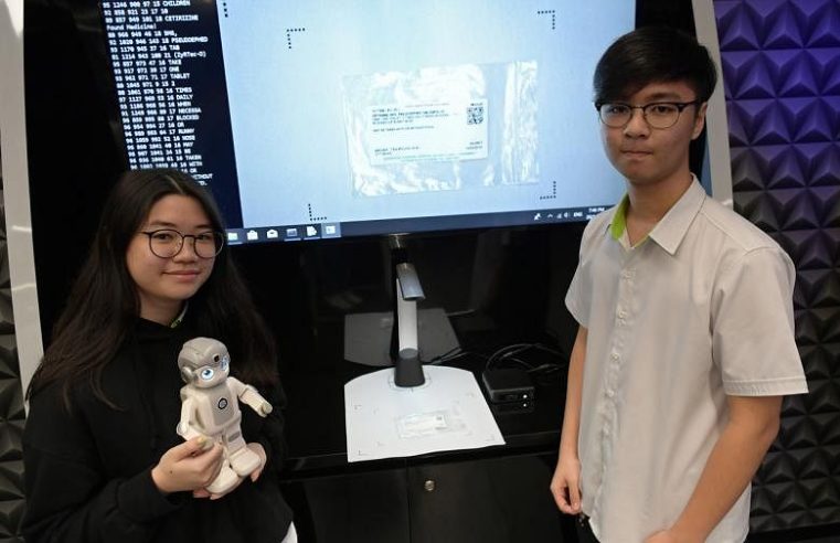 Siswa ITE menciptakan solusi kehidupan nyata dengan AI dalam proyek Intel