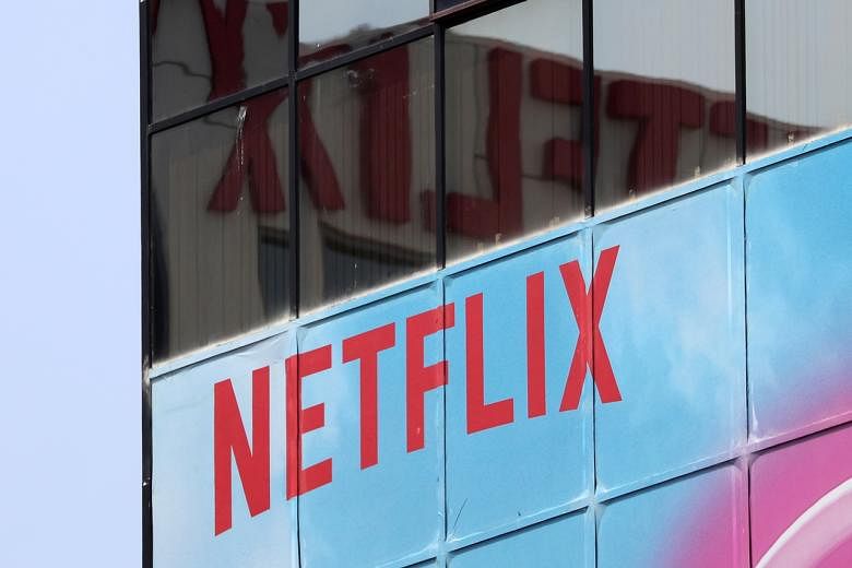 Netflix memberi tahu investor bahwa mereka dapat mengambil panas dari pesaing baru