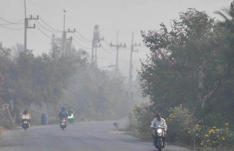 Kabut asap memaksa sekolah-sekolah Bangkok ditutup; Tangguh dalam keraguan karena pembakaran tanaman