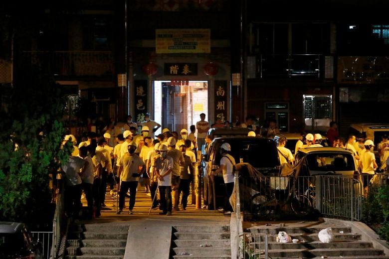 Para pengunjuk rasa Hong Kong mengecam kelambanan polisi enam bulan setelah serangan massa yang brutal