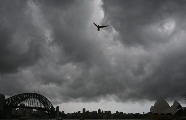 ‘Komidi putar’ cuaca menimbulkan risiko baru bagi Australia yang dilanda kebakaran